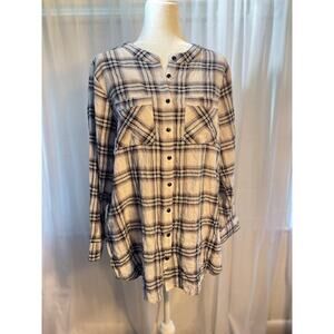 Democracy Size‎ Large Button-up Shirt Black & Cream Collarless